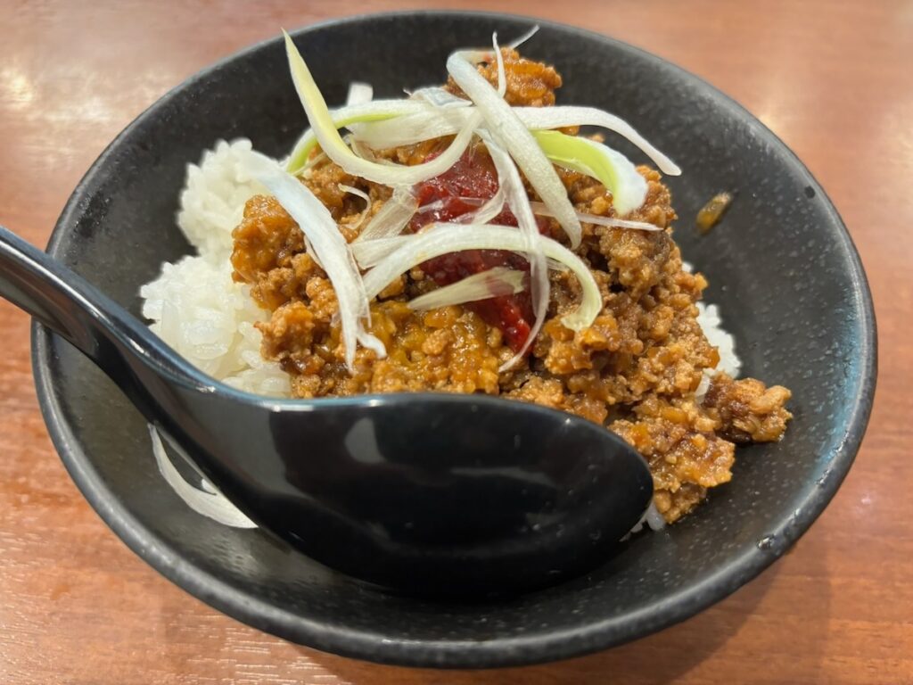 麺場田所商店行徳店の特製肉味噌丼