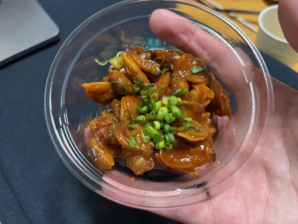 八起き丼丸一之江店の韓国風あさりの時雨煮